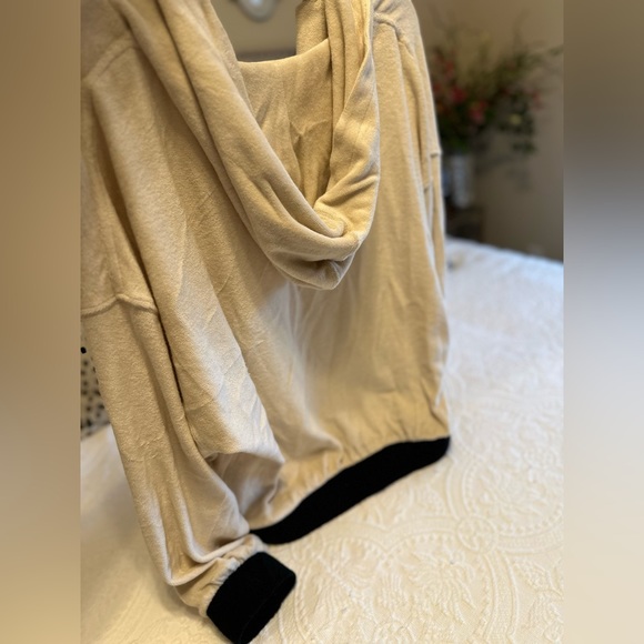 L'Academie Ciara Hoodie Revolve  in Beige & Black Size Small - Picture 6 of 9